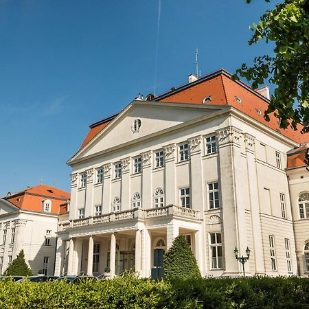 Austria Trend Hotel Schloss Wilhelminenberg Wien Bagian luar foto