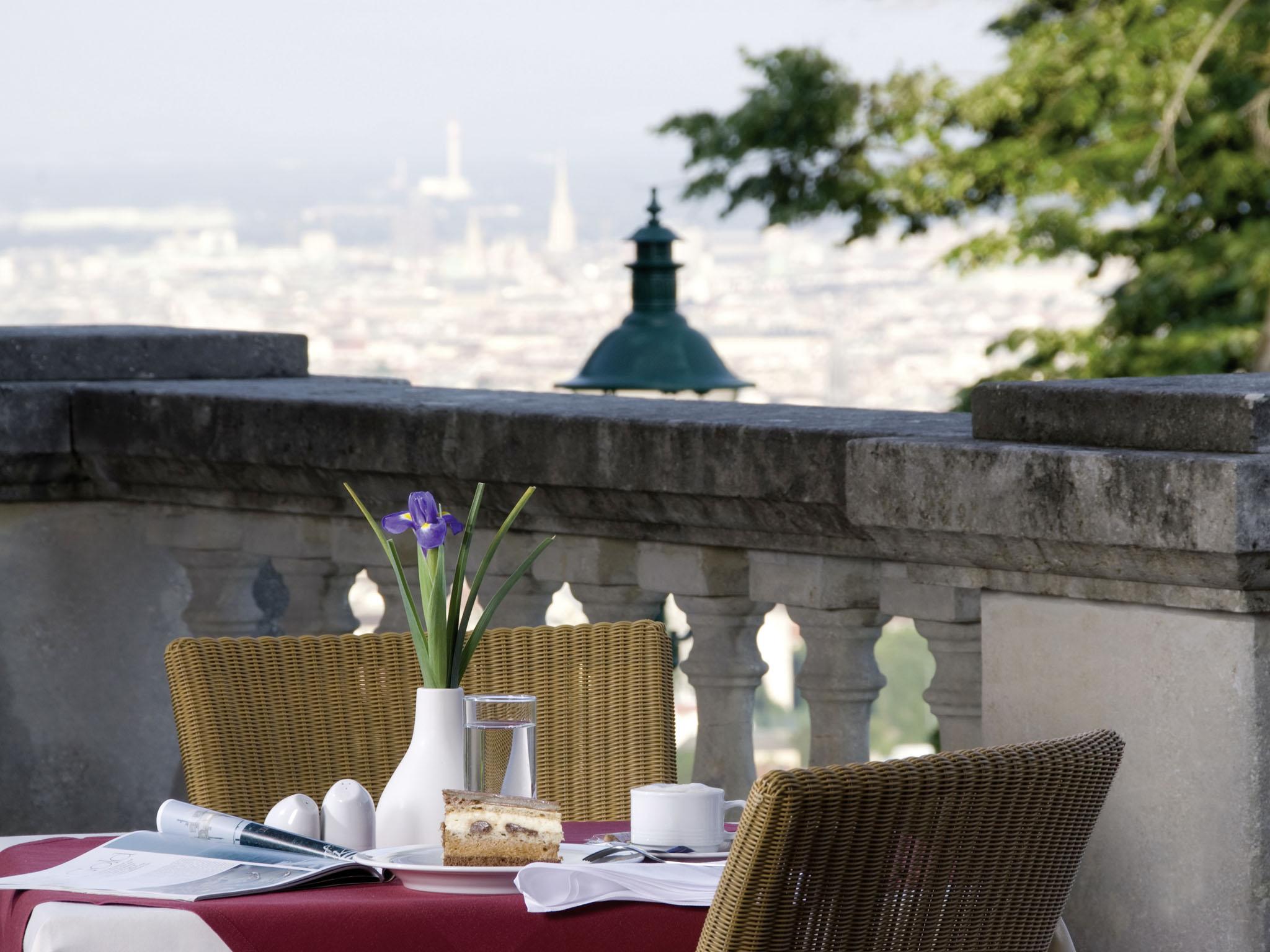 Austria Trend Hotel Schloss Wilhelminenberg Wien Bagian luar foto