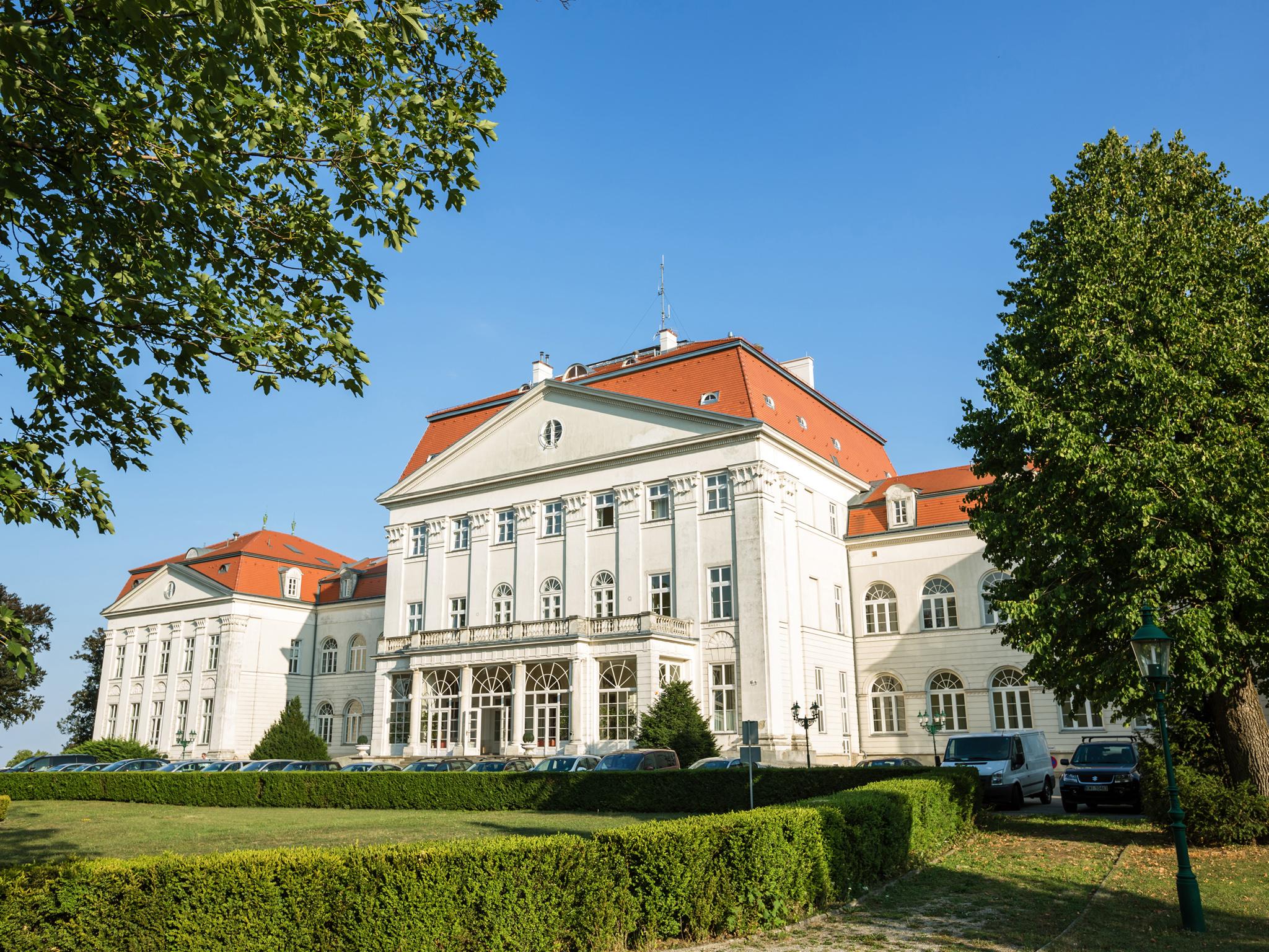 Austria Trend Hotel Schloss Wilhelminenberg Wien Bagian luar foto