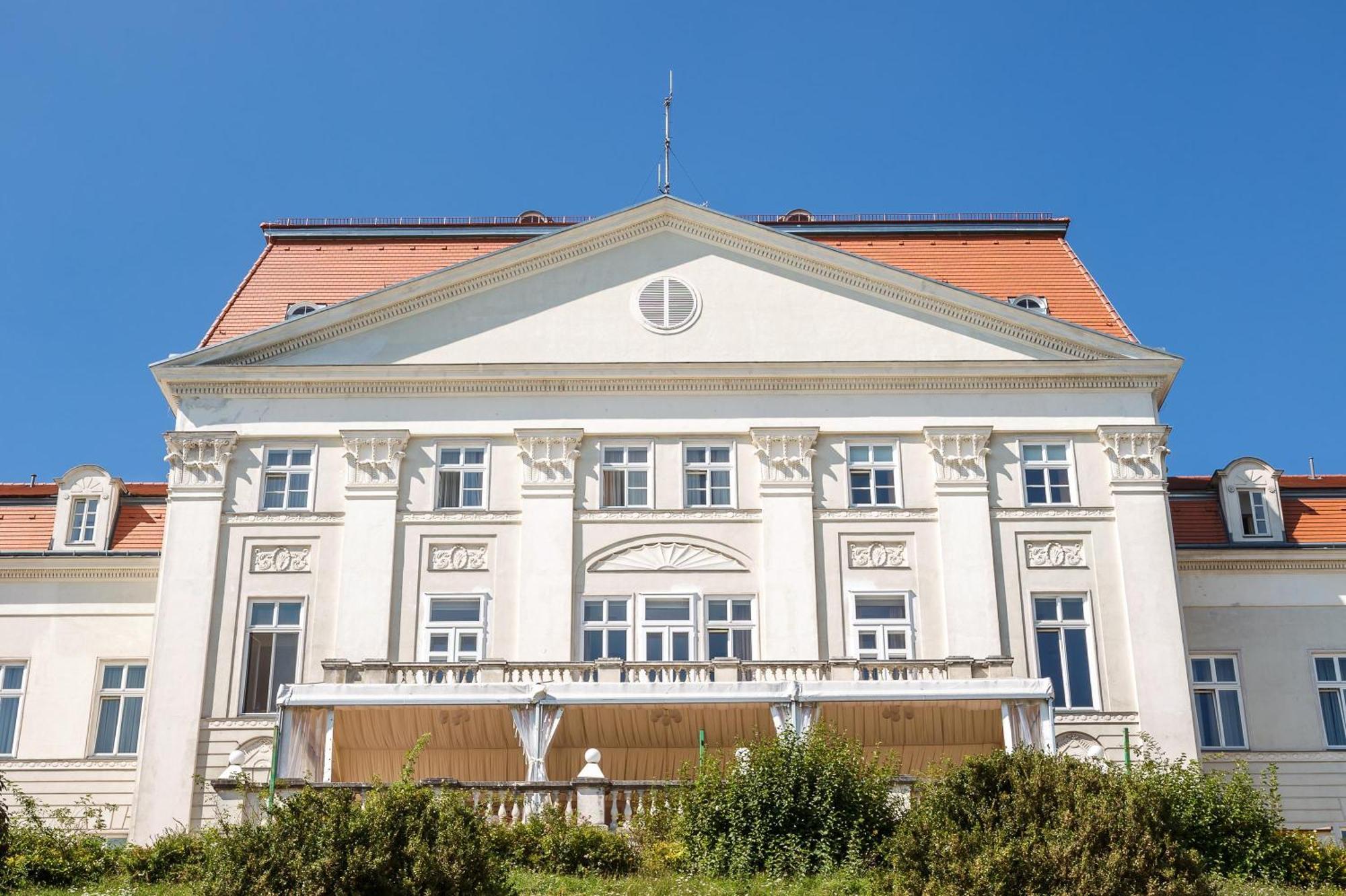 Austria Trend Hotel Schloss Wilhelminenberg Wien Bagian luar foto
