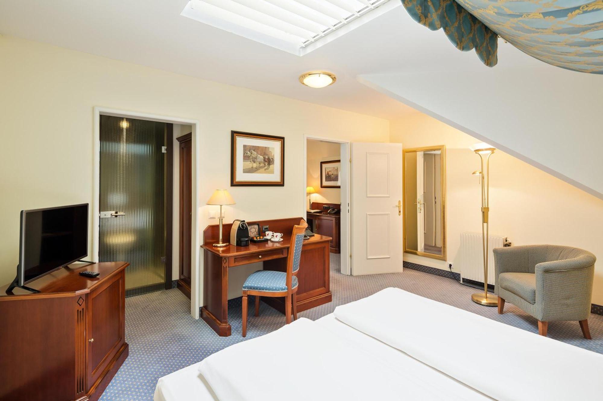 Austria Trend Hotel Schloss Wilhelminenberg Wien Bagian luar foto