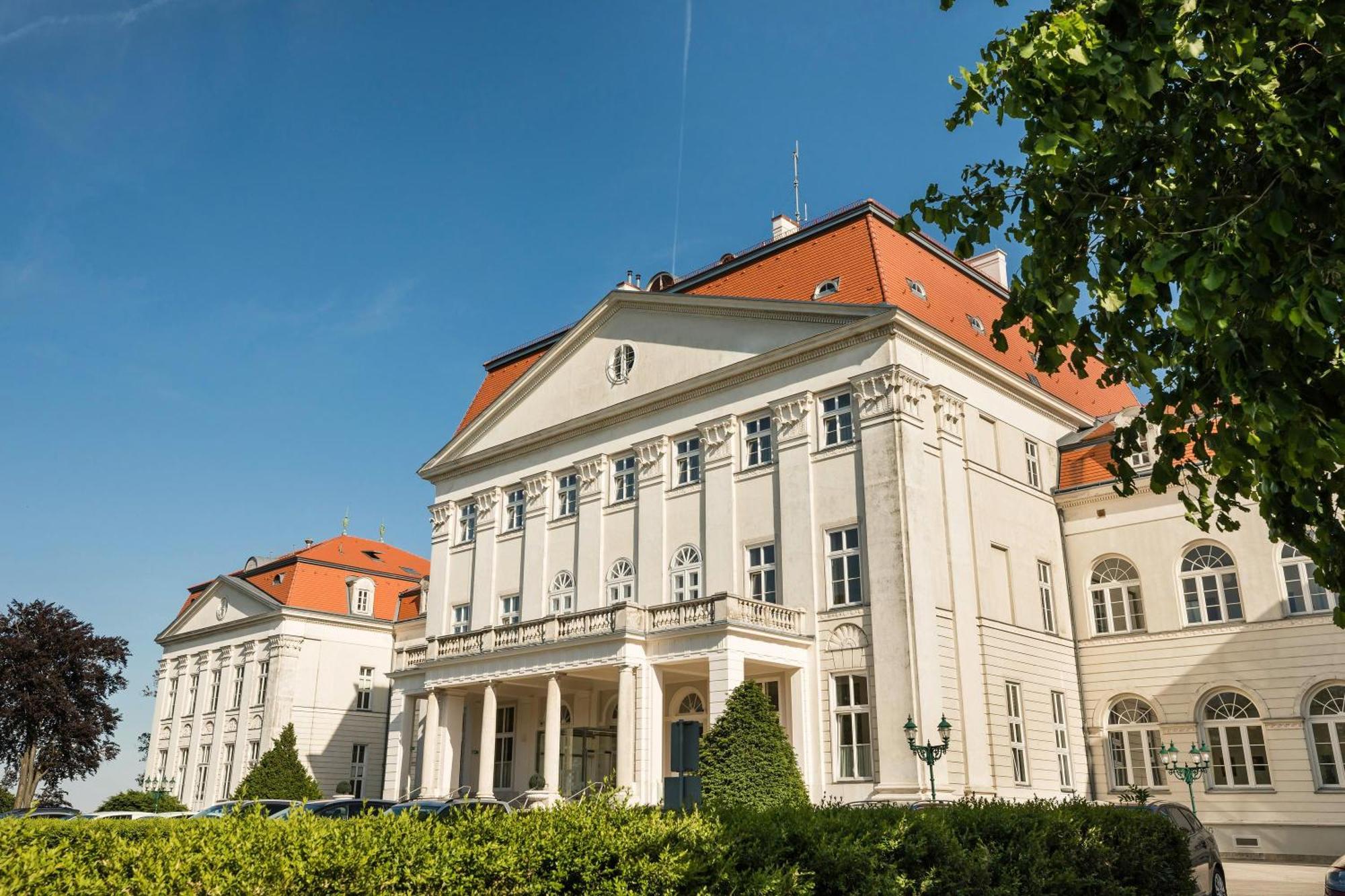 Austria Trend Hotel Schloss Wilhelminenberg Wien Bagian luar foto